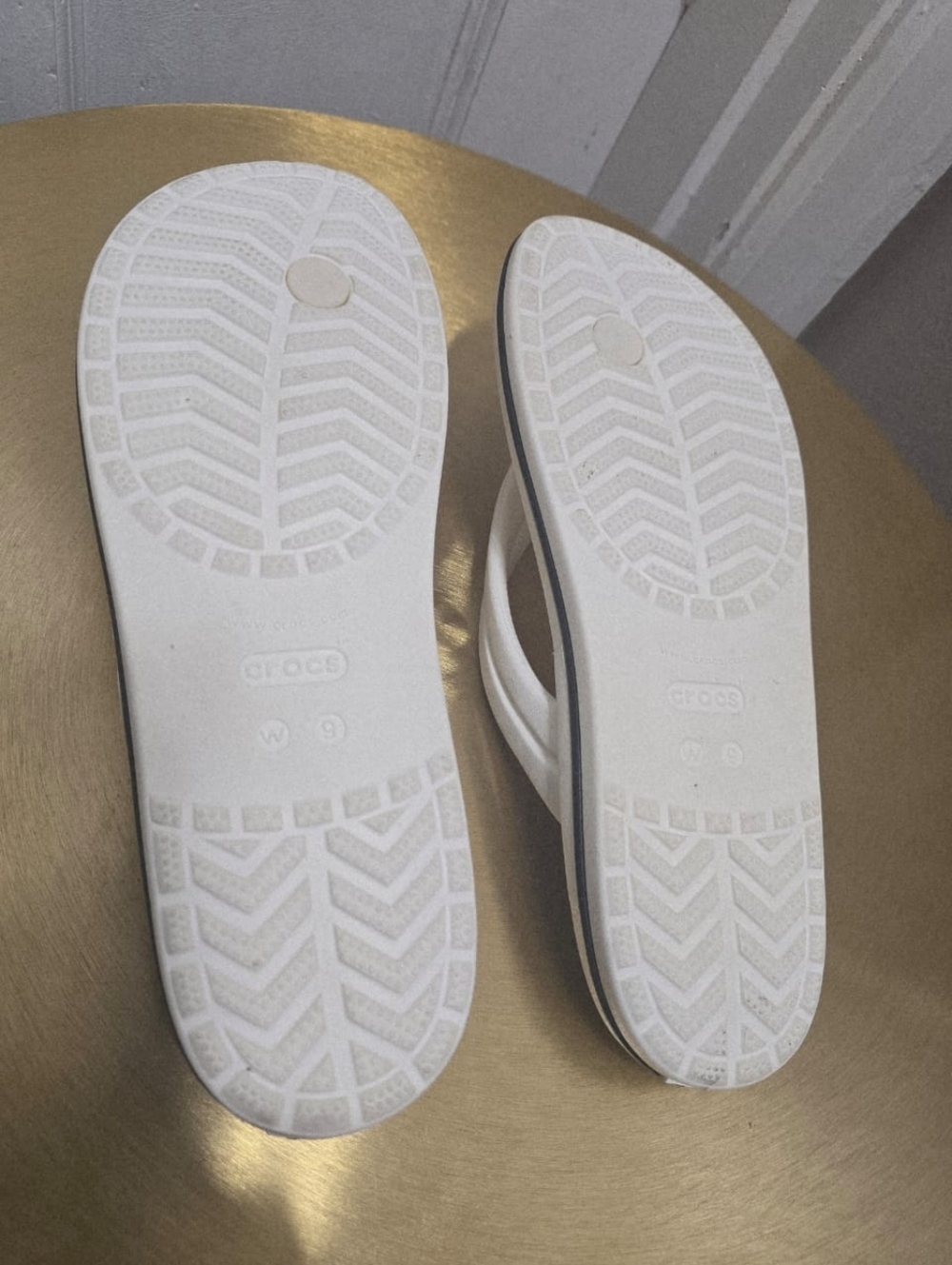 Crocs Sandals Women’s 9 Crocband Flip-Flop White Toe-Post Casual Comfort - Picture 6 of 6